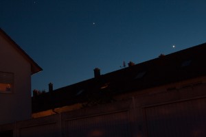 Jupiter und Venus strahlen am Abendhimmel