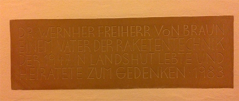 Gedenktafel für Wernher von Braun im Landshuter Rathaus